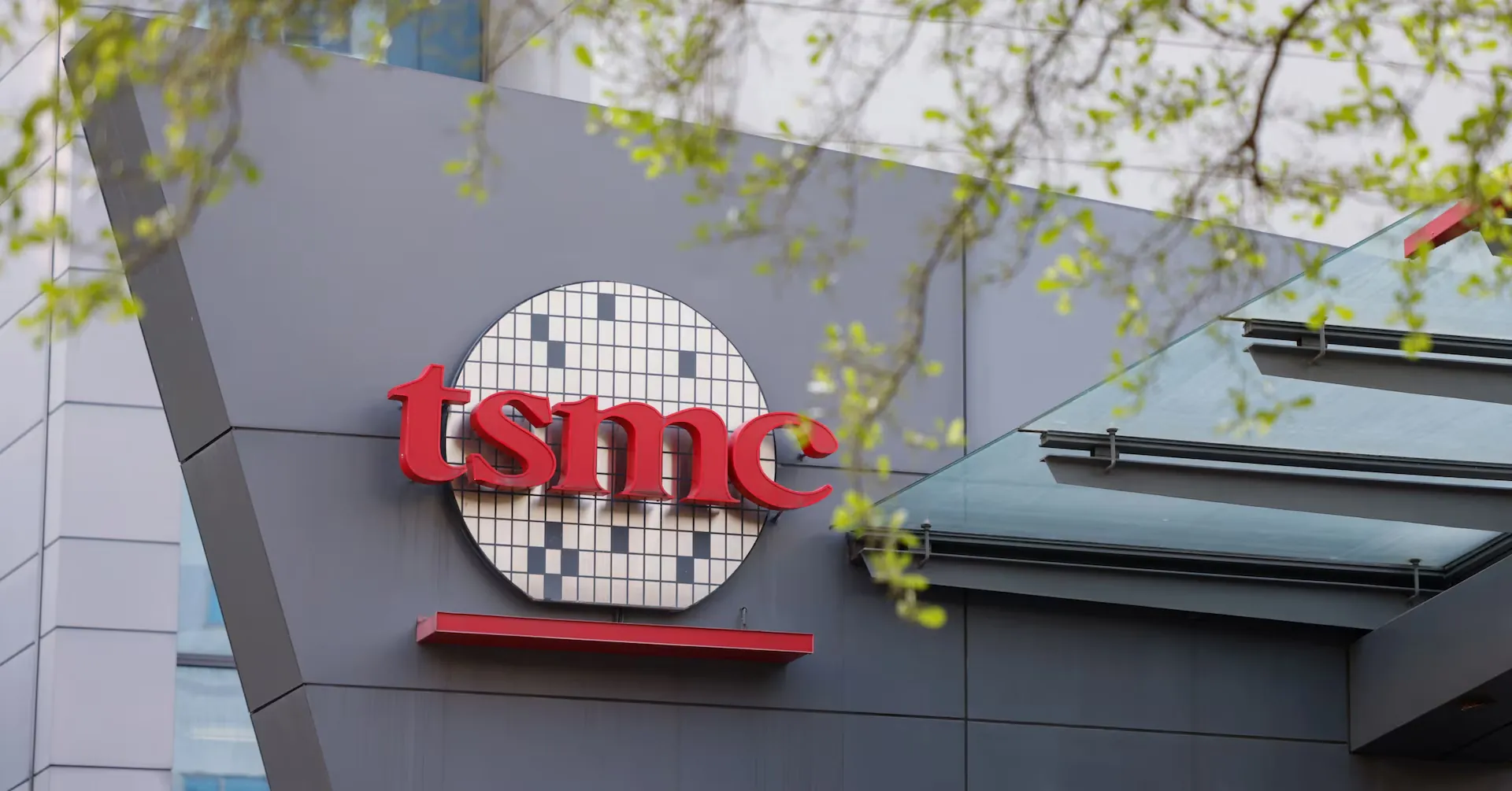 TSMC Set for Fourth Consecutive Quarter of Record Profit on Surging AI ...